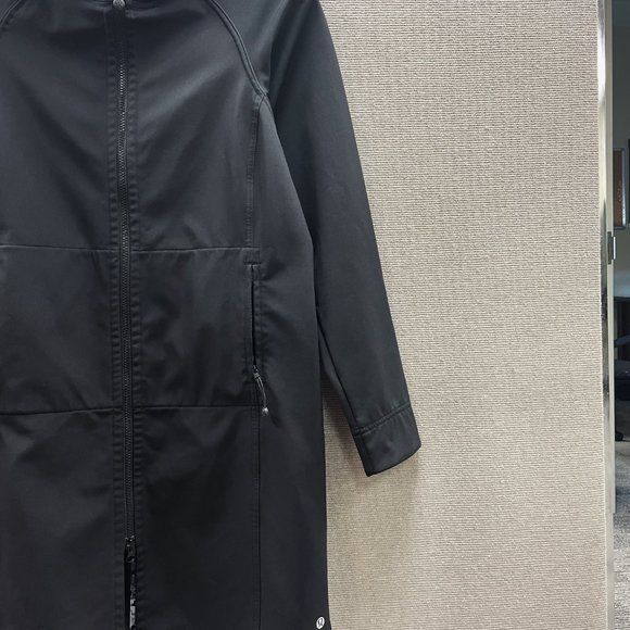 Lululemon Long Softshell Hoodied Jacket (8/M) - Picture 10 of 13